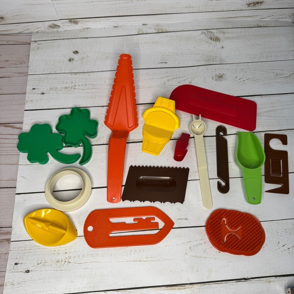 Vtg Tupperware Kitchen Gadgets Utensils Lot of 15 Cutters‎ Scraper Scoops + More